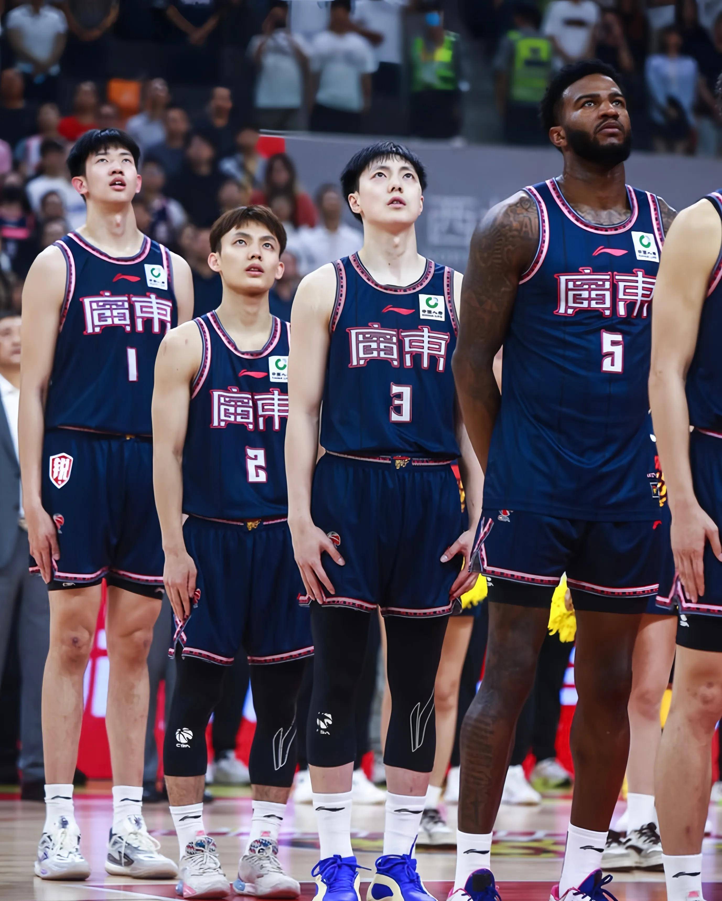广东宏远队攻入一波得分，逆转比赛