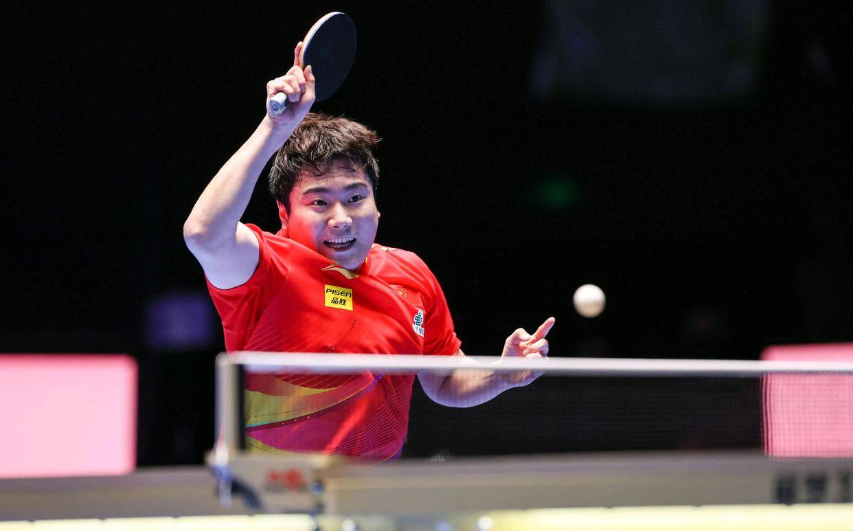 香港流浪队员奋力拼杀，成功战胜对手跻身前列