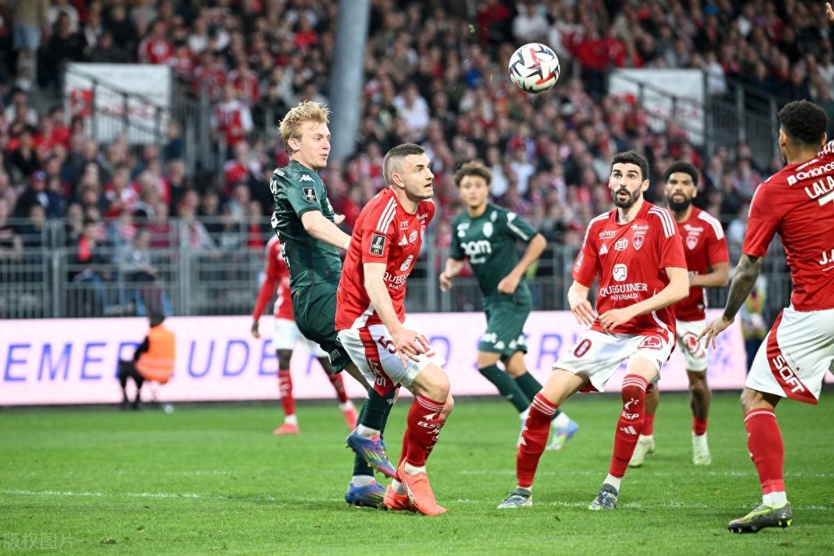 爱游戏在线-摩纳哥主场不敌斯特拉斯堡，遭遇联赛不胜