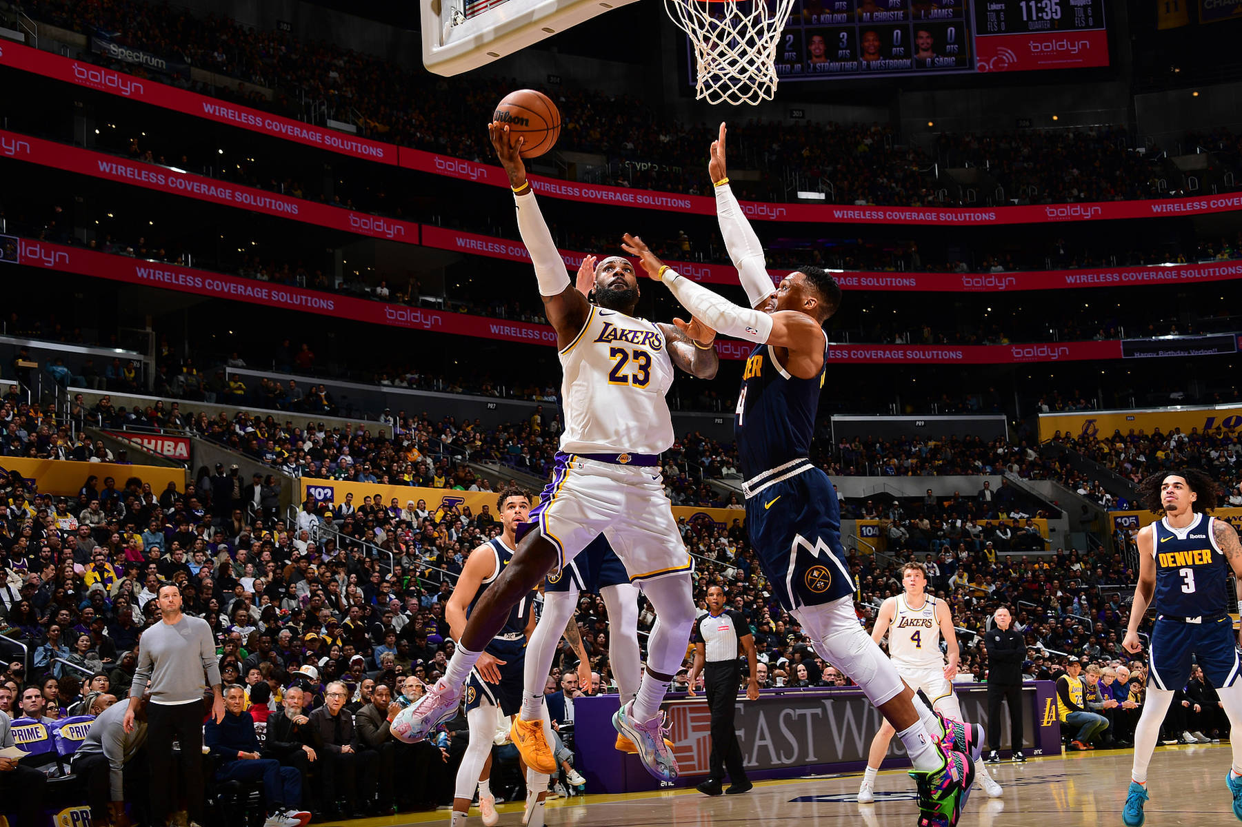 爱游戏网页版-关于掘金与对手爆发激烈冲突，主控球员被逐出场！的信息