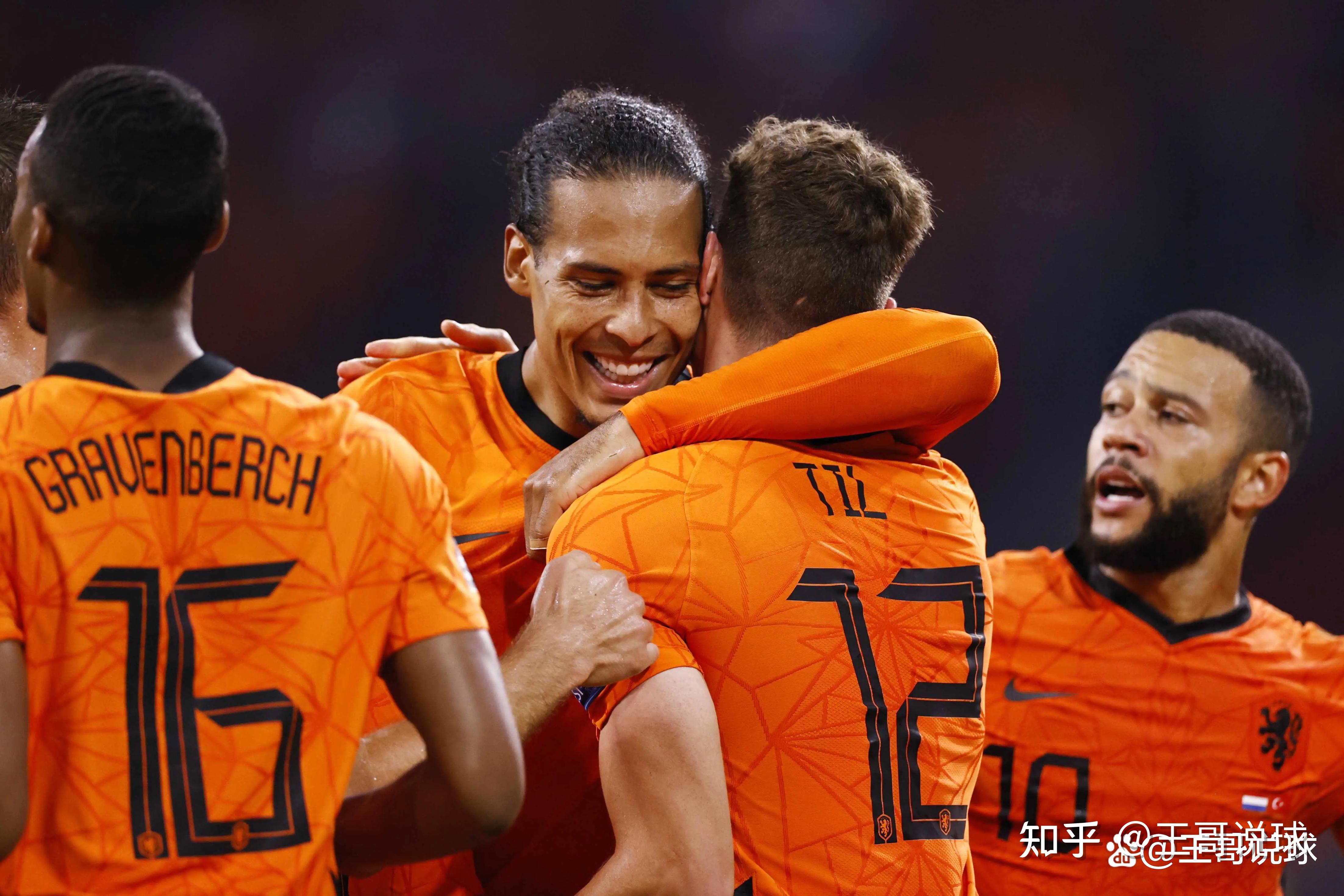 关于荷兰队英格兰队鏖战两回合，双方球迷热血相迎的信息