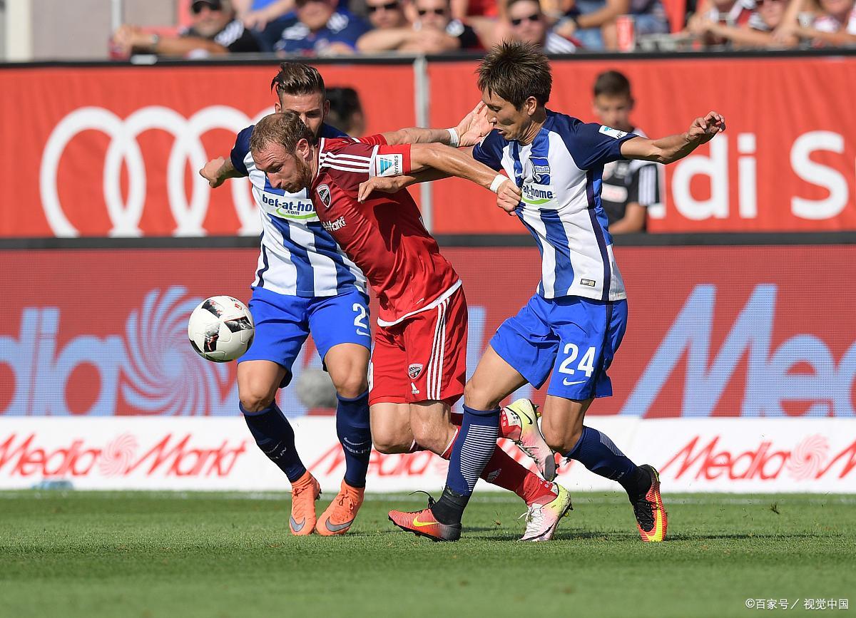 关于沙尔克04表现低迷，球迷呼吁主帅下课的信息