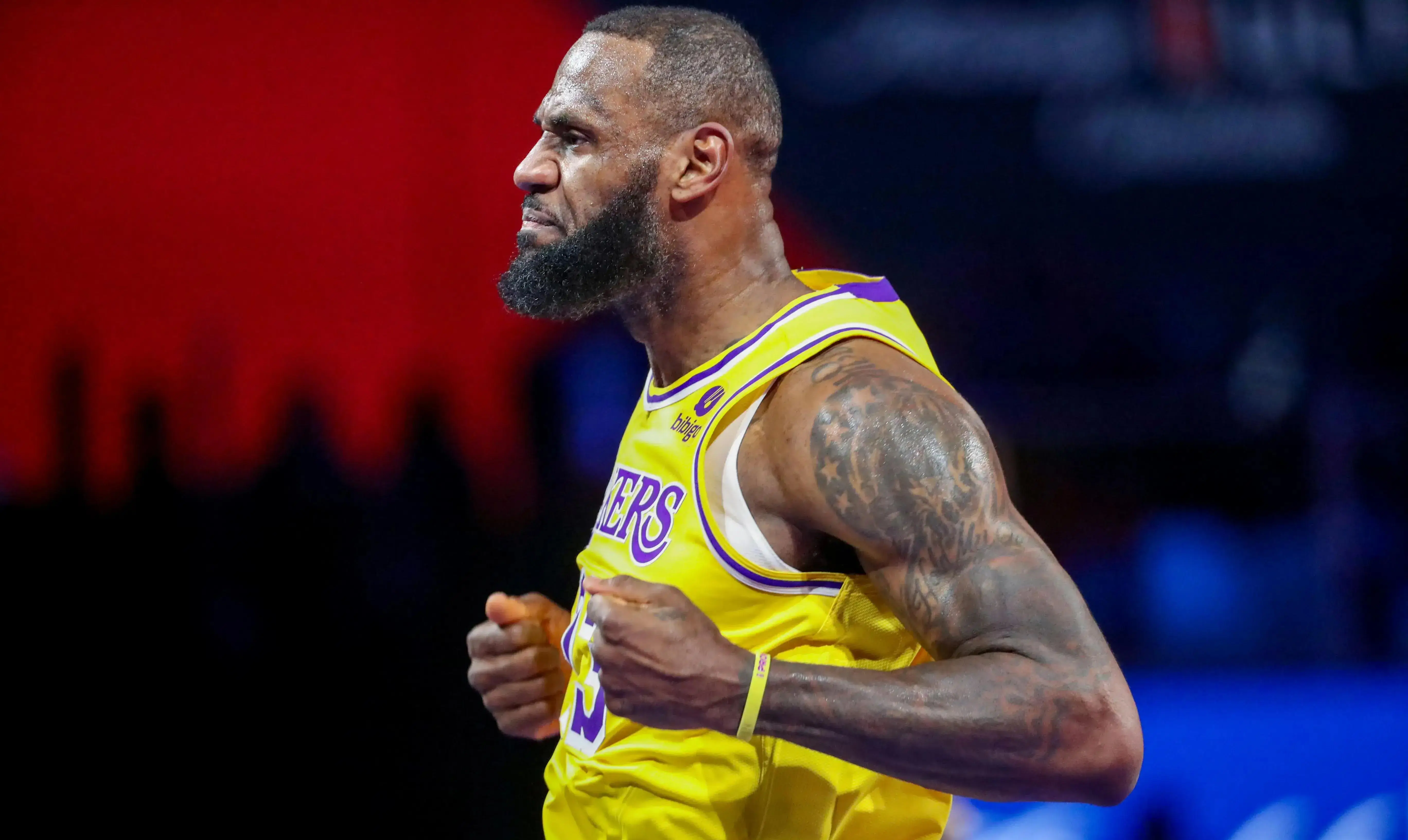 湖人完胜公牛：詹姆斯全场高效表现砍分的简单介绍