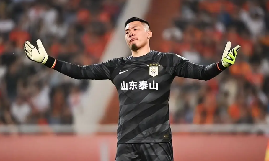 鲁能门将连串扑救，保住球队胜利