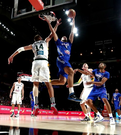 立陶宛队逆转获胜,实力获得认可 立陶宛队逆转获胜,实力获得认可