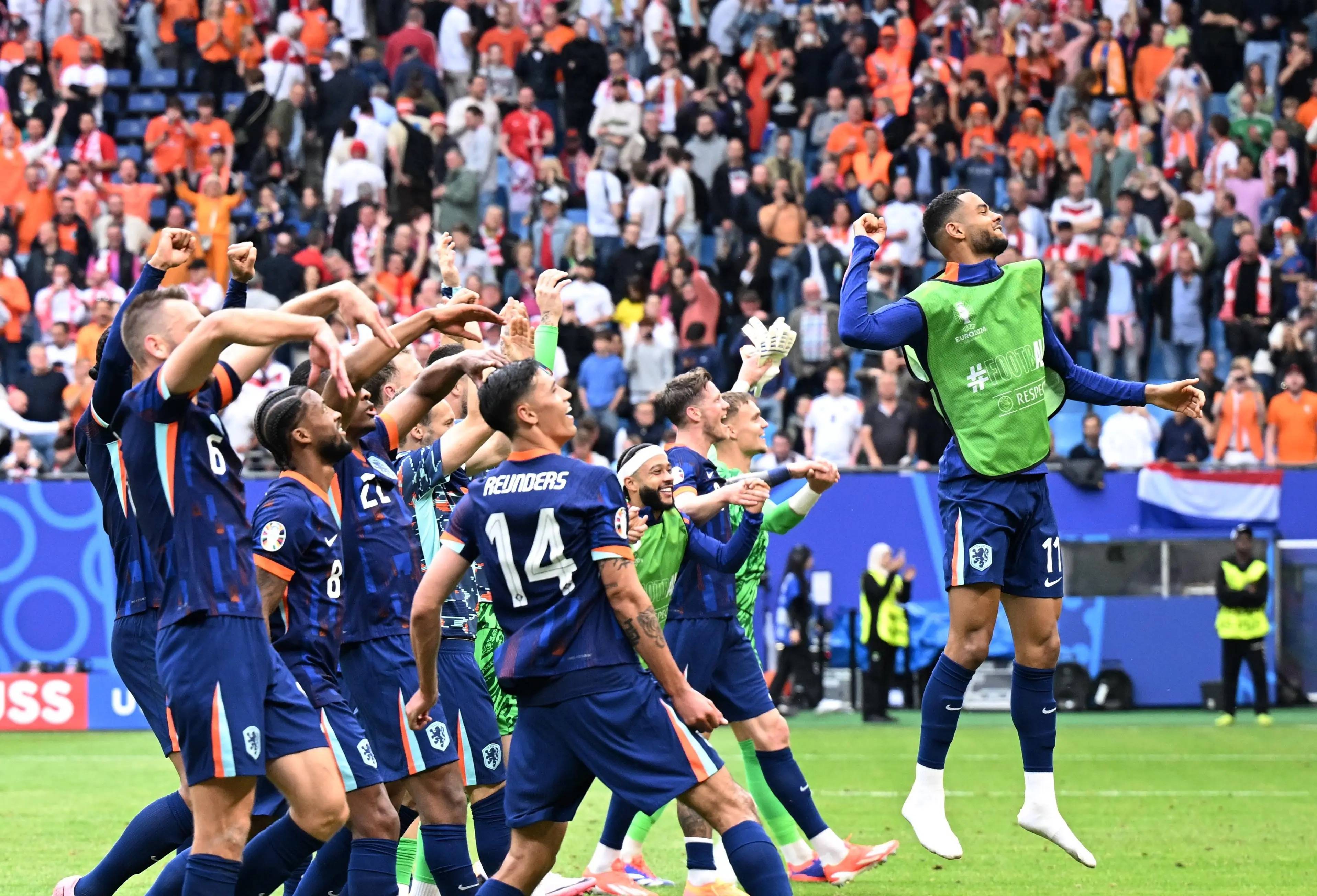 爱游戏体育链接-荷兰队备战实力对手，对阵黑山队